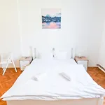Cityscape Budget Apartments Kalvin
