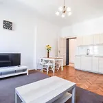 Cityscape Budget Apartments Kalvin
