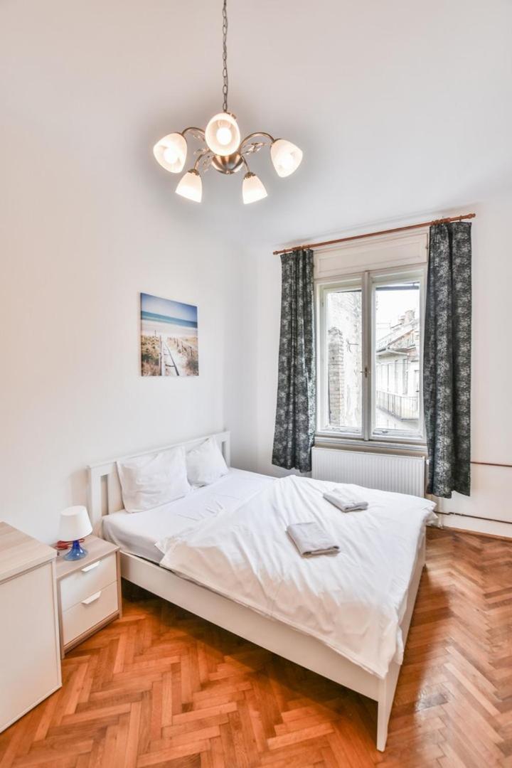 Apartment Cityscape Budget Kalvin
