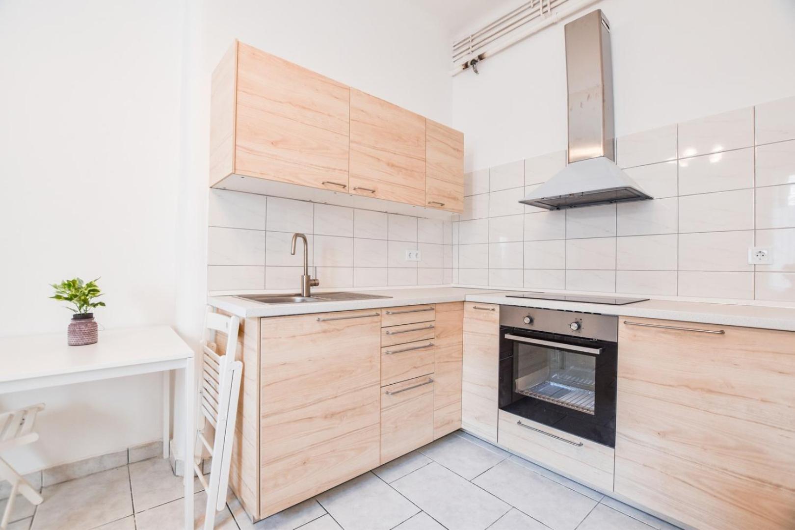 Apartment Cityscape Budget Kalvin *