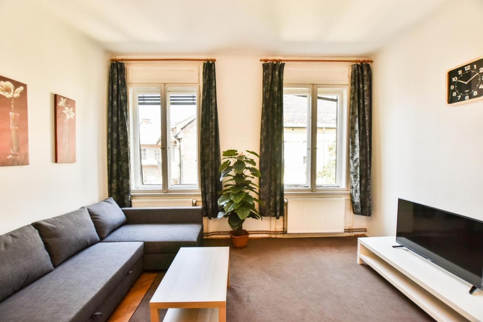 Apartment Cityscape Budget Kalvin